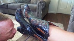 [Bootlicker] World Goddess: Goddess Zephy – My Bf Said You Have To Clean My Cowgirl Boots! – Custom Clip (2026) – Dark Haired Girl – Mobile Friendly