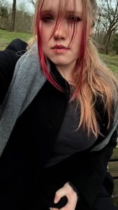 [Amateur] Lucia_Valeria – BBW Schätzchen schlendert und masturbiert draußen (2026) – Real Life Sex – Mobile Friendly