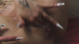 [MDH] EdenDark – 5 Dildos Am Tisch und XXL Ssquirt Auf Der Couch (2026) – Amateur Home Video – 4K Ultra HD